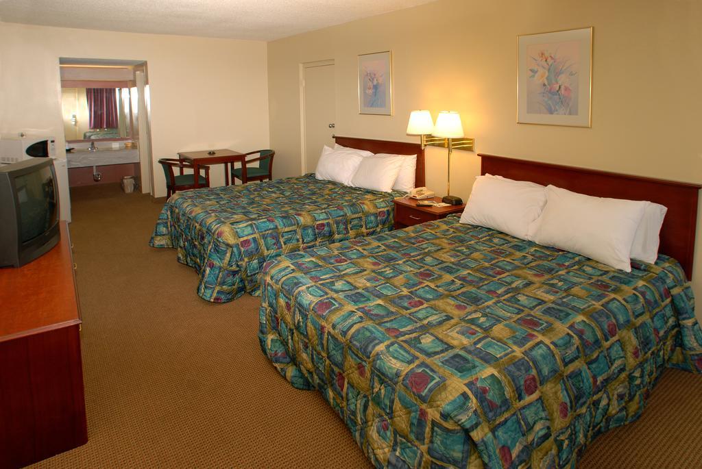 M Star Norfolk Virginia Beach Стая снимка