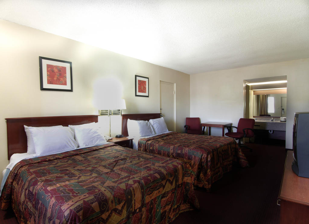 M Star Norfolk Virginia Beach Стая снимка